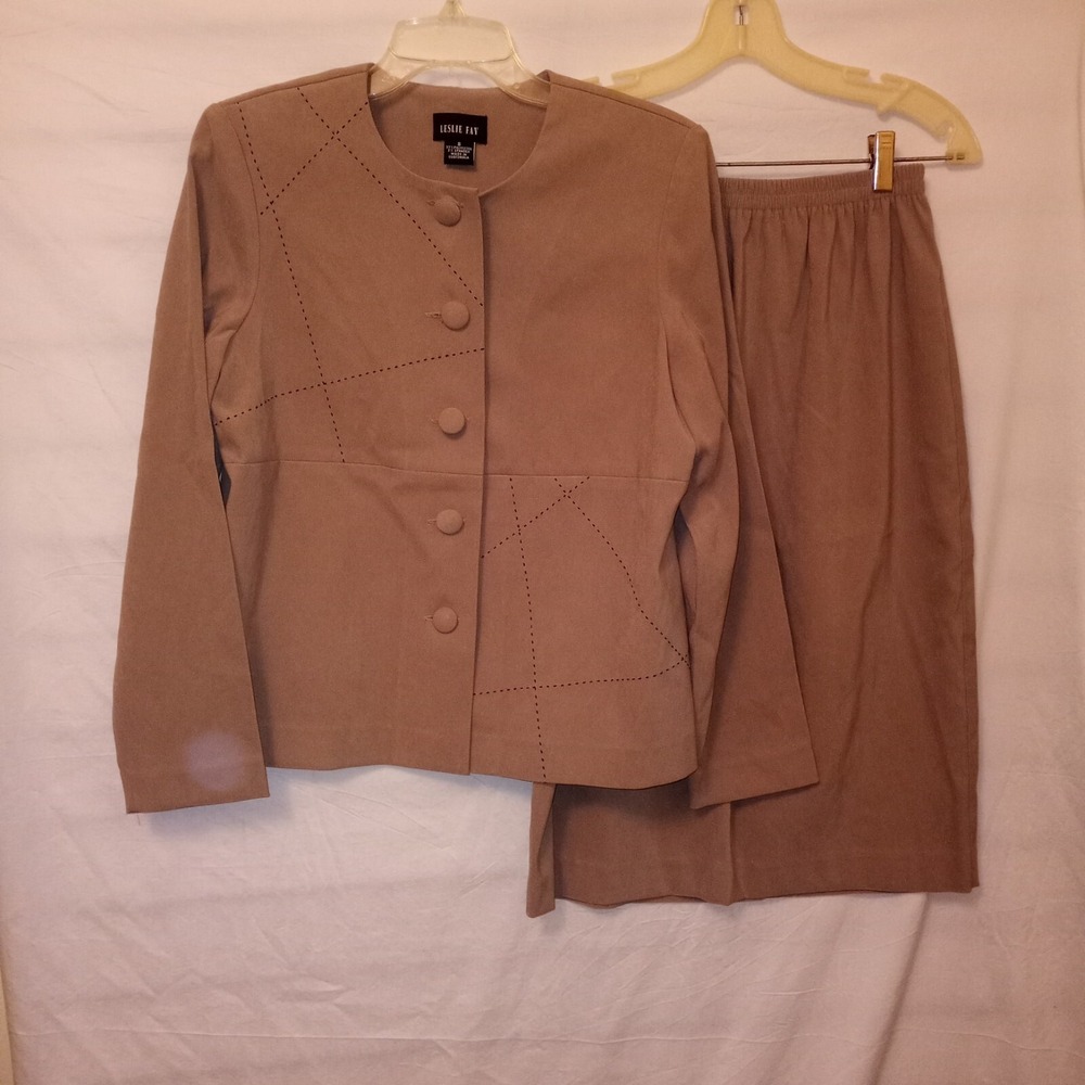 Leslie Fay Tan Skirt Suit Size 8 Long Sleeve Fabric‎ Buttons Elastic Waist